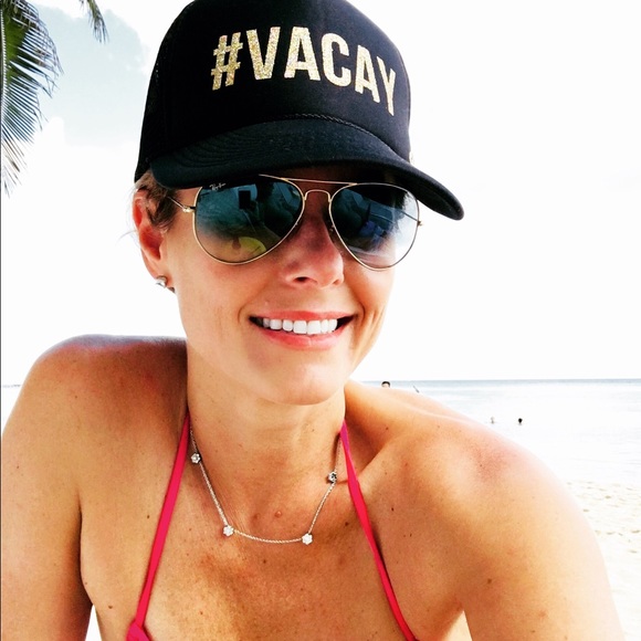 Posh Ambassador who loves 👗👙👠👡👢👟🧣👛🕶🎒🍸 - Picture 2 of 5